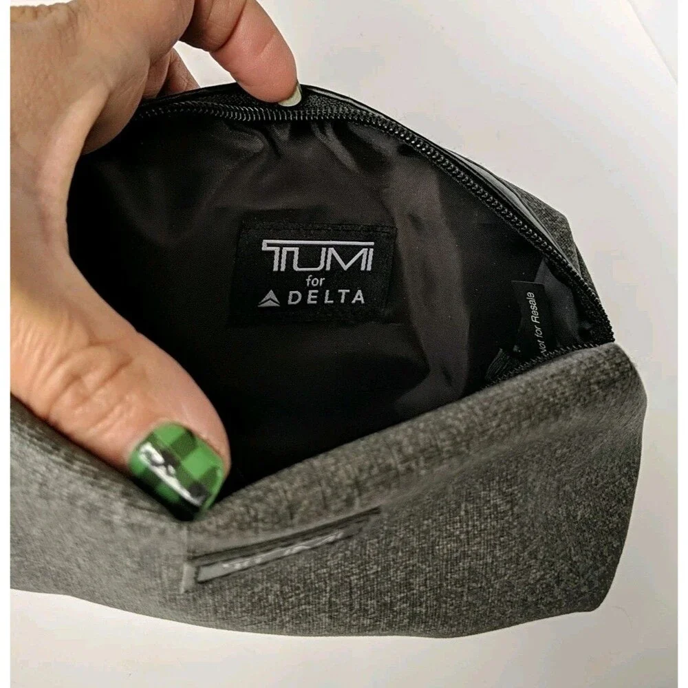 Tumi delta travel